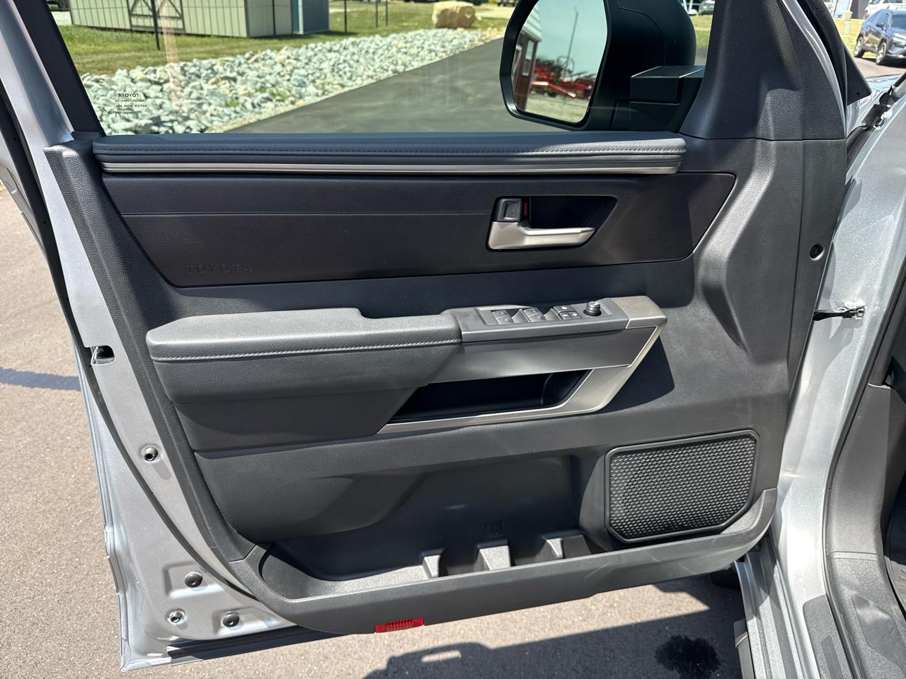 Toyota Tundra SR5 Crew Max 4WD SWB 2025