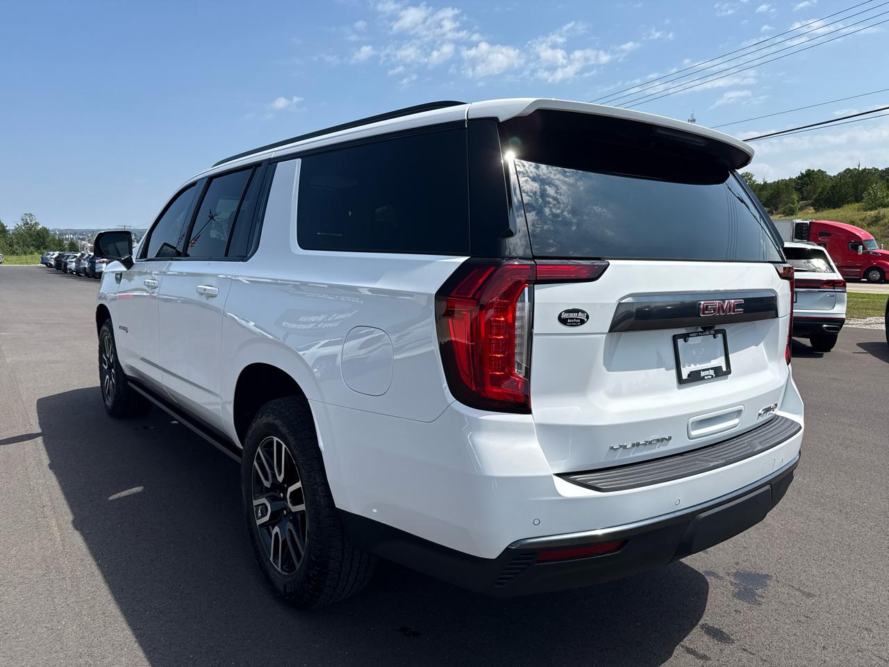 GMC Yukon XL 1500 AT4 4D SUV 4WD 2023
