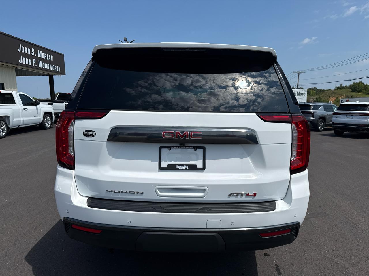 GMC Yukon XL 1500 AT4 4D SUV 4WD 2023