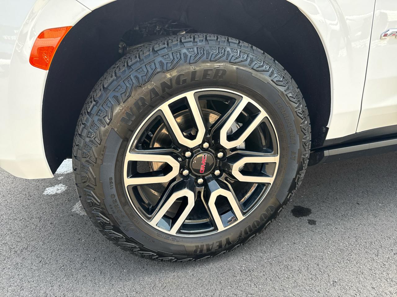 GMC Yukon XL 1500 AT4 4D SUV 4WD 2023