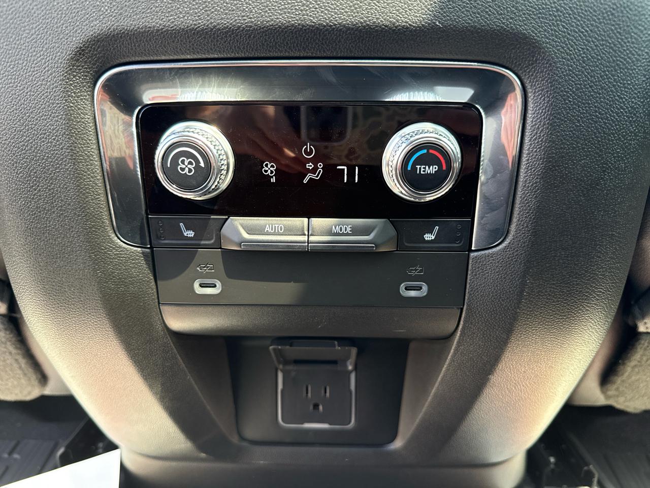 GMC Yukon XL 1500 AT4 4D SUV 4WD 2023