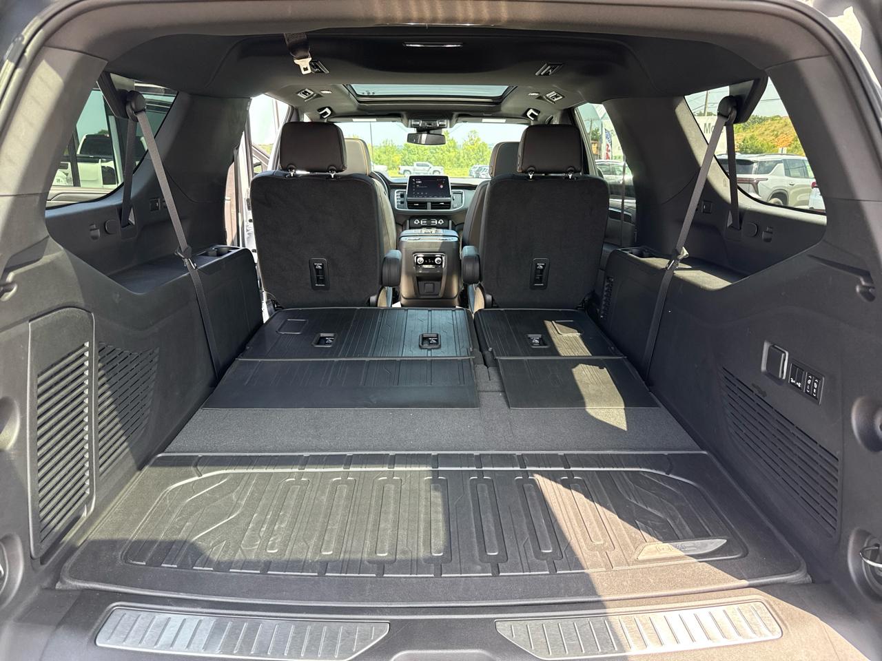GMC Yukon XL 1500 AT4 4D SUV 4WD 2023