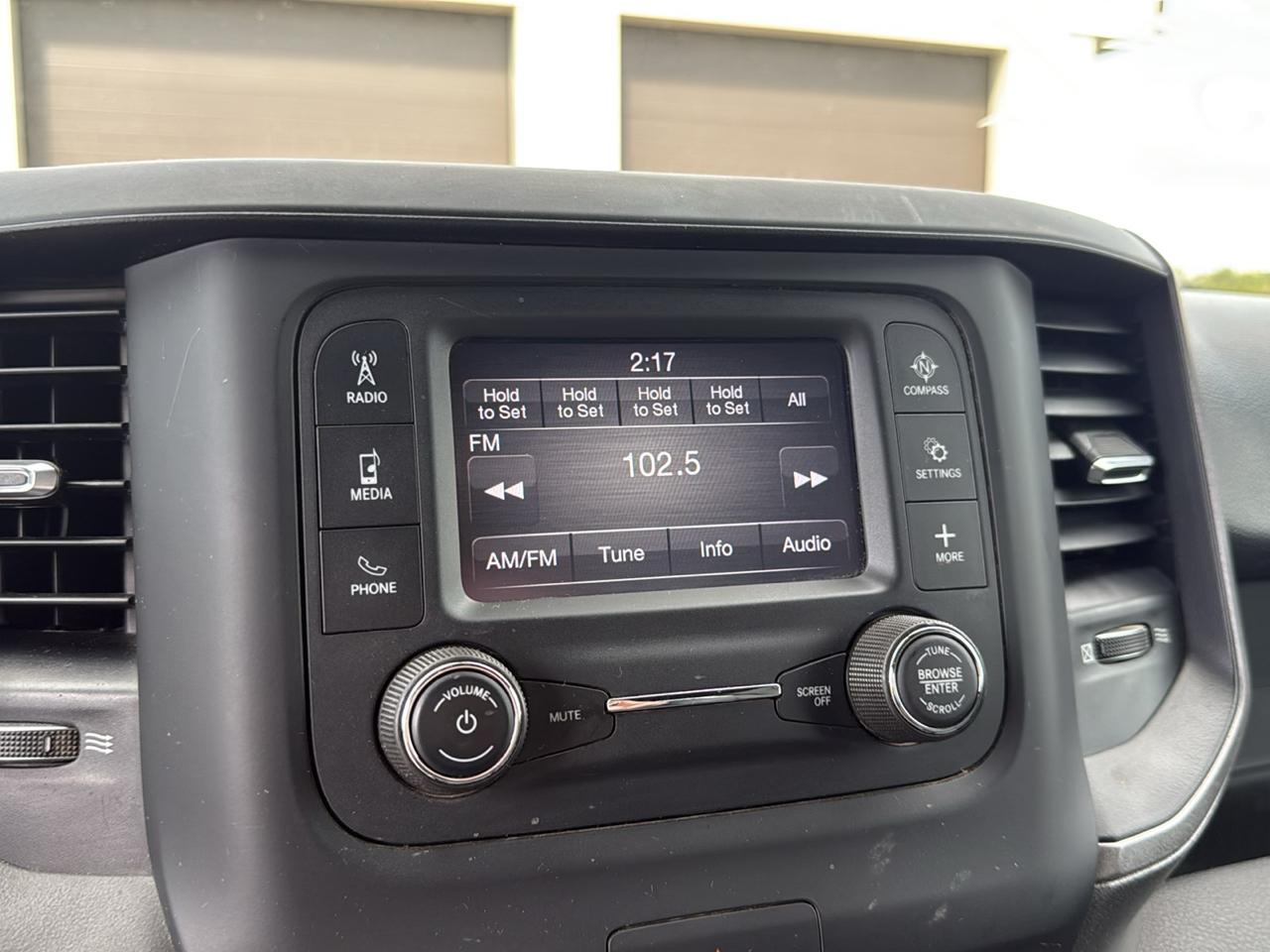 RAM 1500 Tradesman Quad Cab 2WD SWB 2022