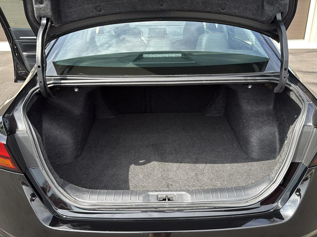 Nissan Altima SR 4D Sedan 2.5 2025