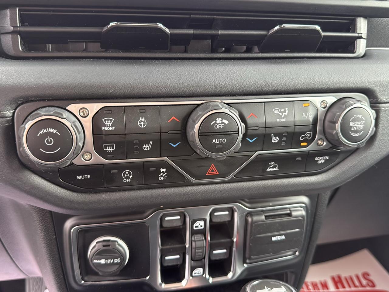 Jeep Wrangler Sahara 4D SUV 4WD 2024
