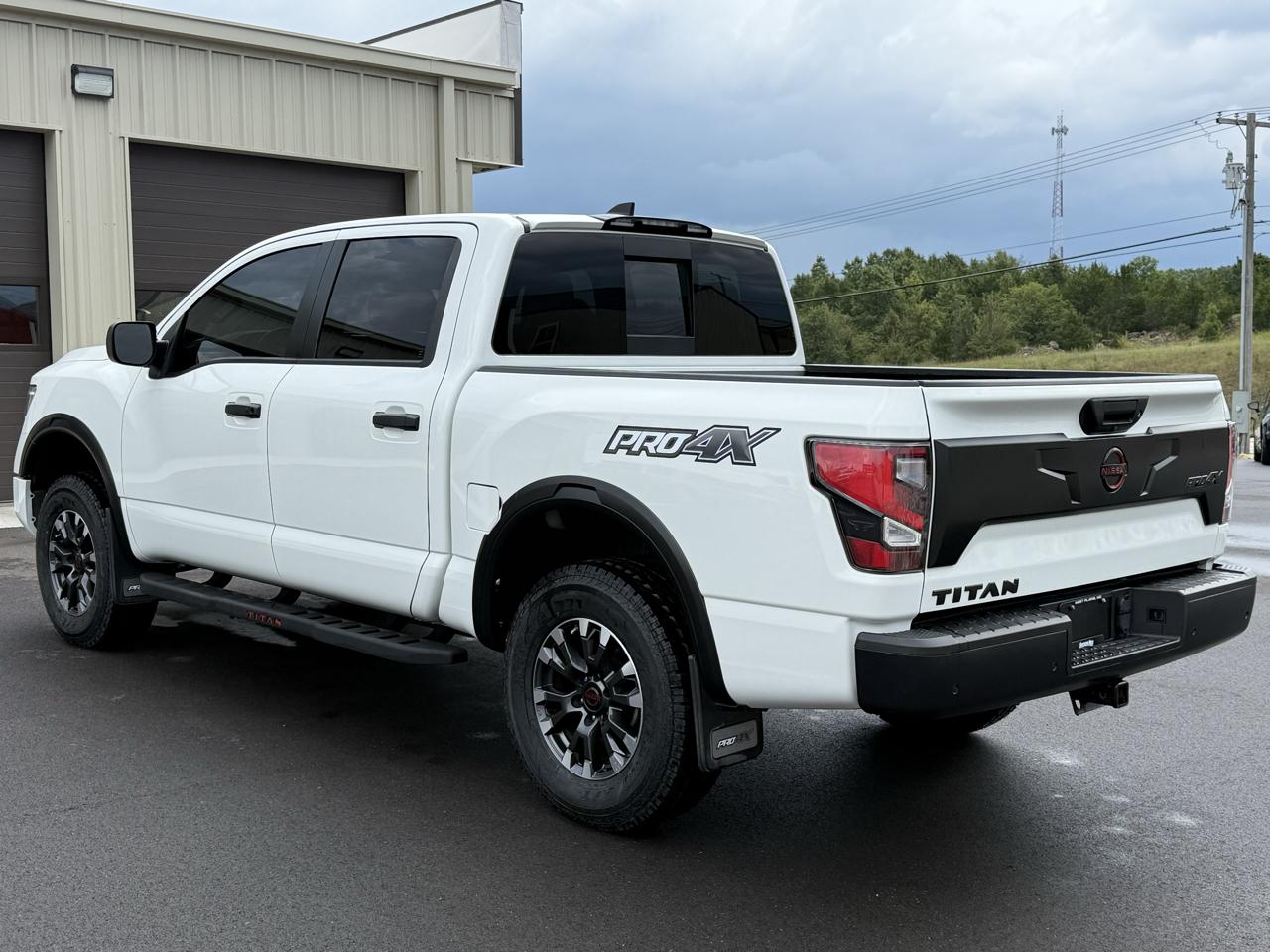 Nissan Titan PRO-4X Crew Cab 4WD SWB 2024