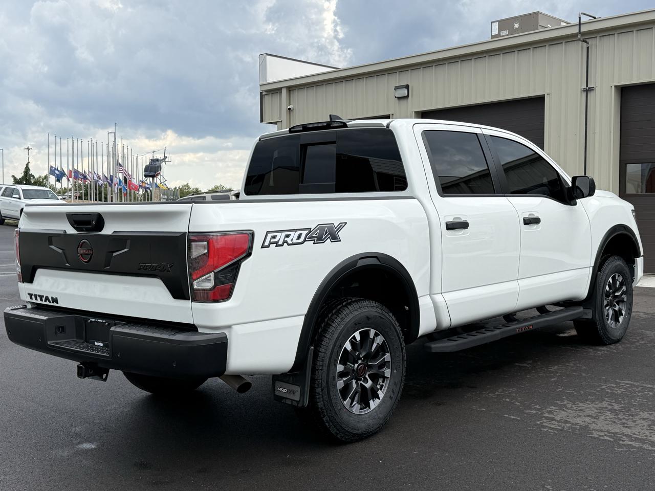 Nissan Titan PRO-4X Crew Cab 4WD SWB 2024