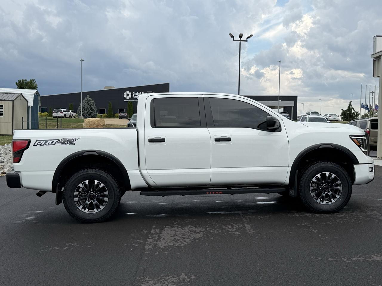 Nissan Titan PRO-4X Crew Cab 4WD SWB 2024