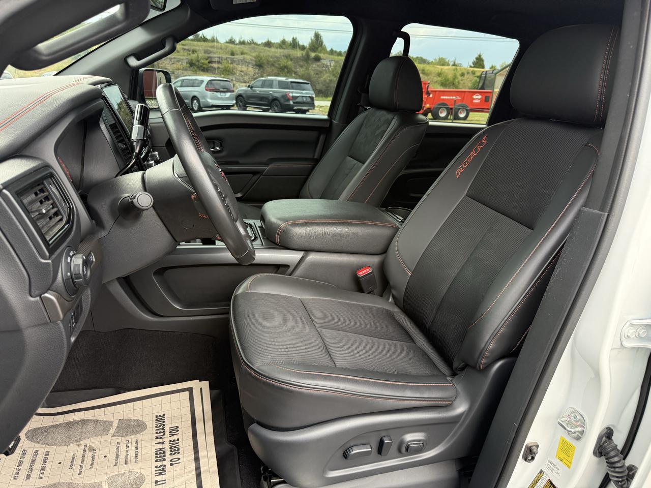 Nissan Titan PRO-4X Crew Cab 4WD SWB 2024