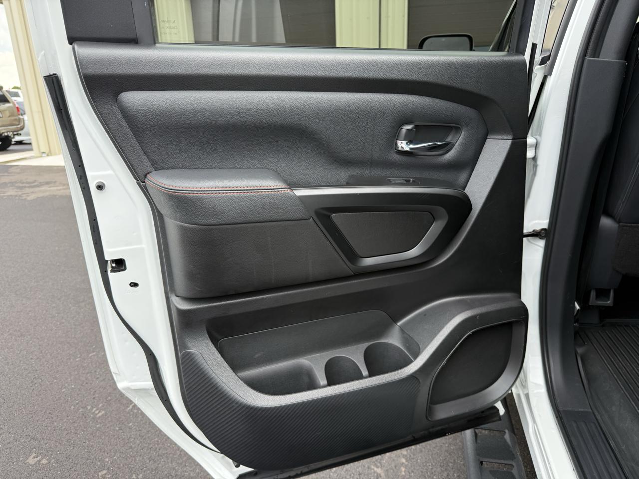 Nissan Titan PRO-4X Crew Cab 4WD SWB 2024