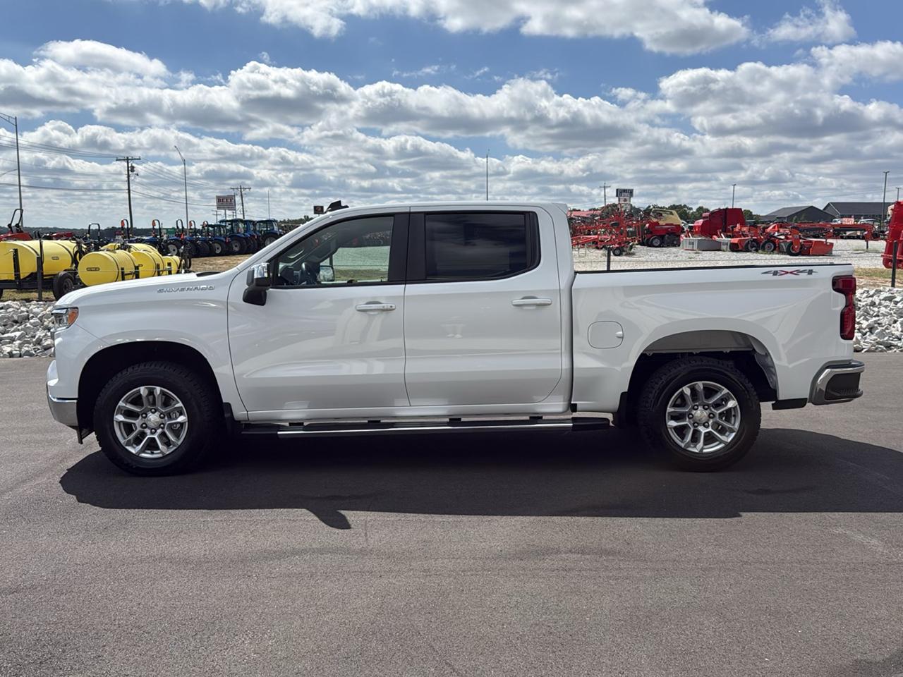 Chevrolet Silverado photo 2