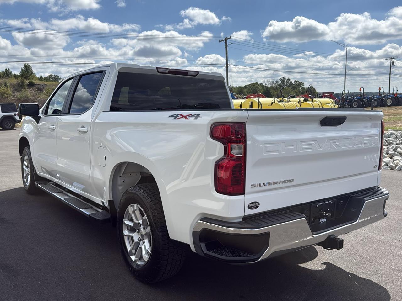 Chevrolet Silverado photo 3