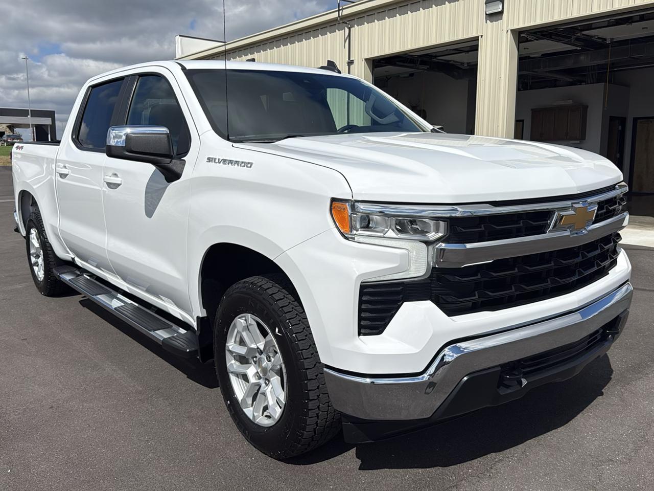 Chevrolet Silverado photo 8