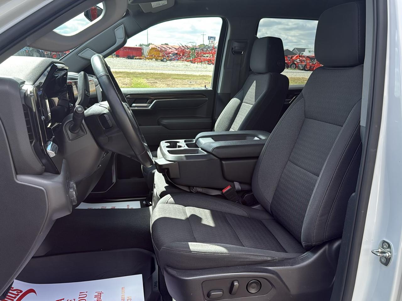 Chevrolet Silverado photo 11