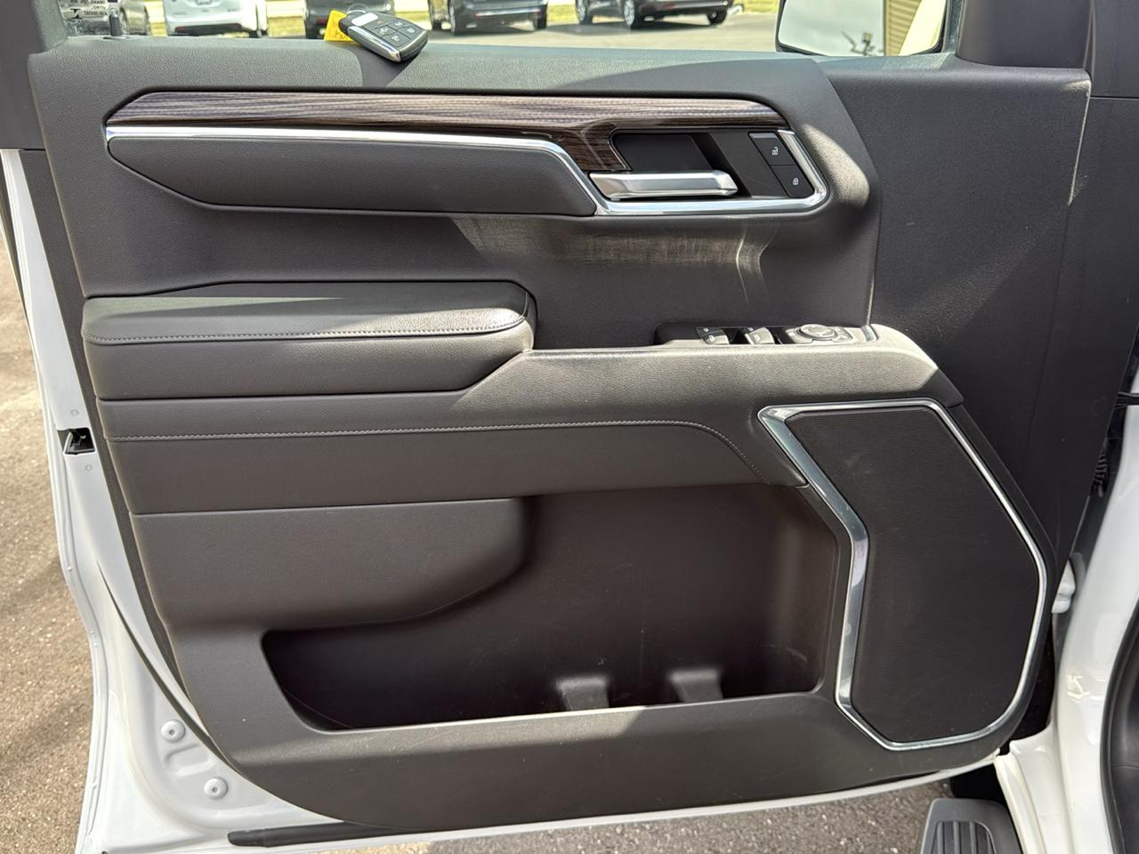 Chevrolet Silverado photo 16