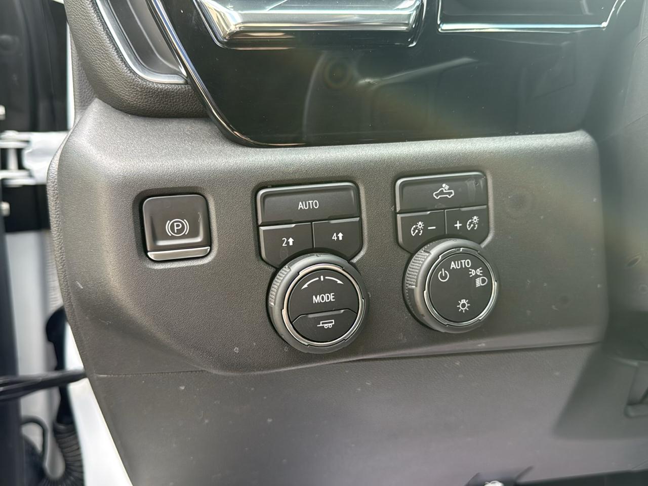 Chevrolet Silverado photo 17