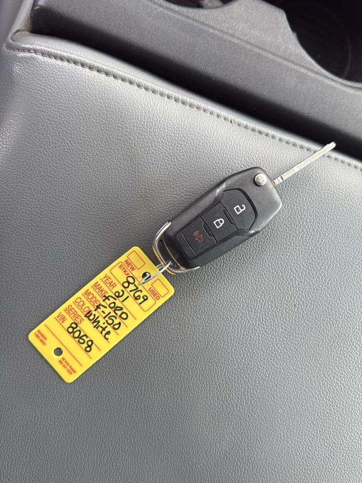 Ford F150 XL Reg Cab 2WD 122 2021