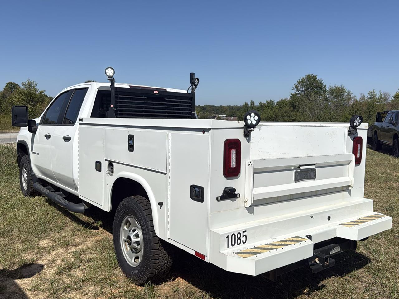 Chevrolet Silverado photo 2