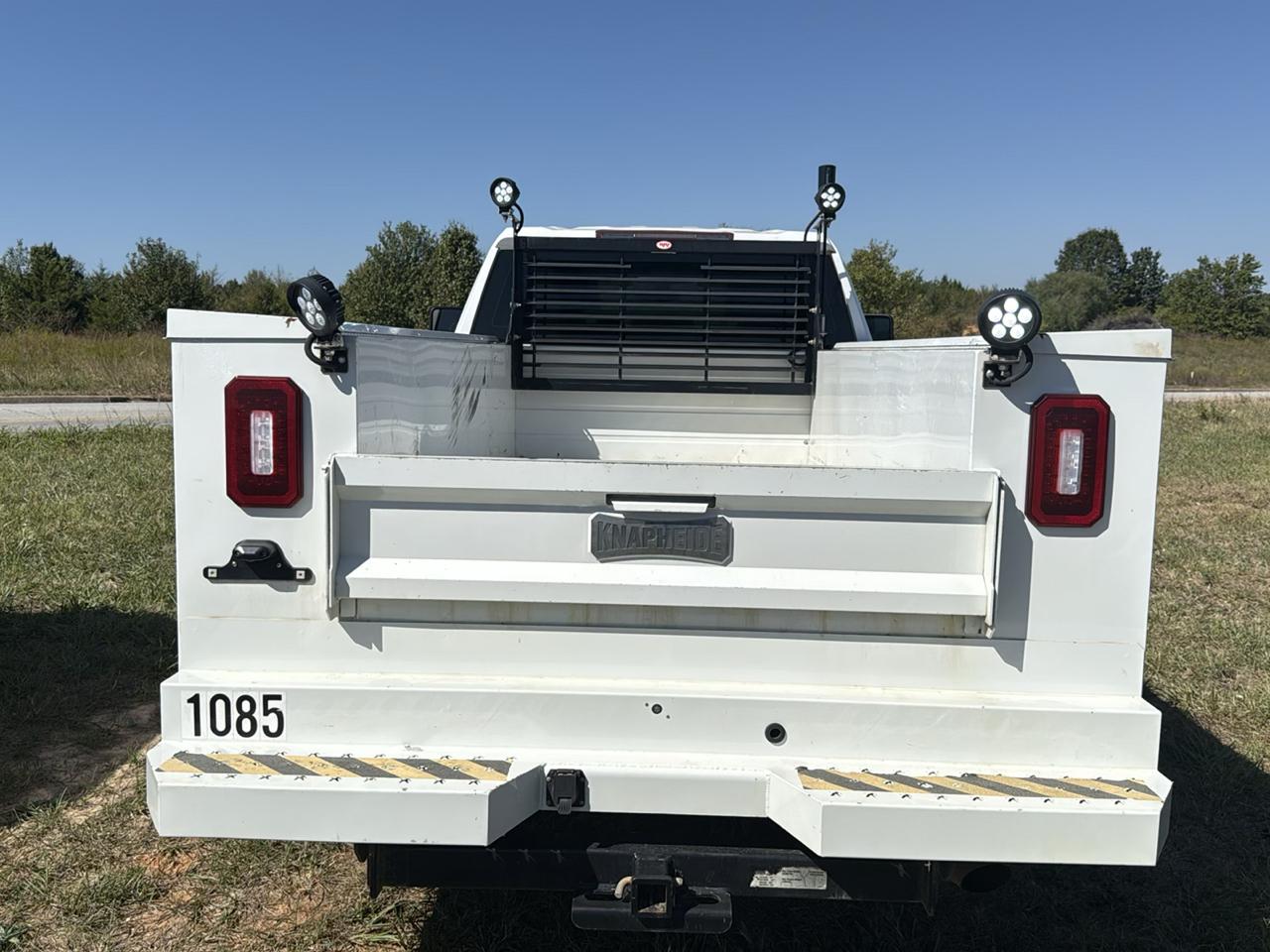 Chevrolet Silverado photo 3