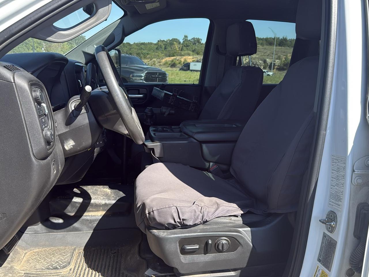 Chevrolet Silverado photo 9