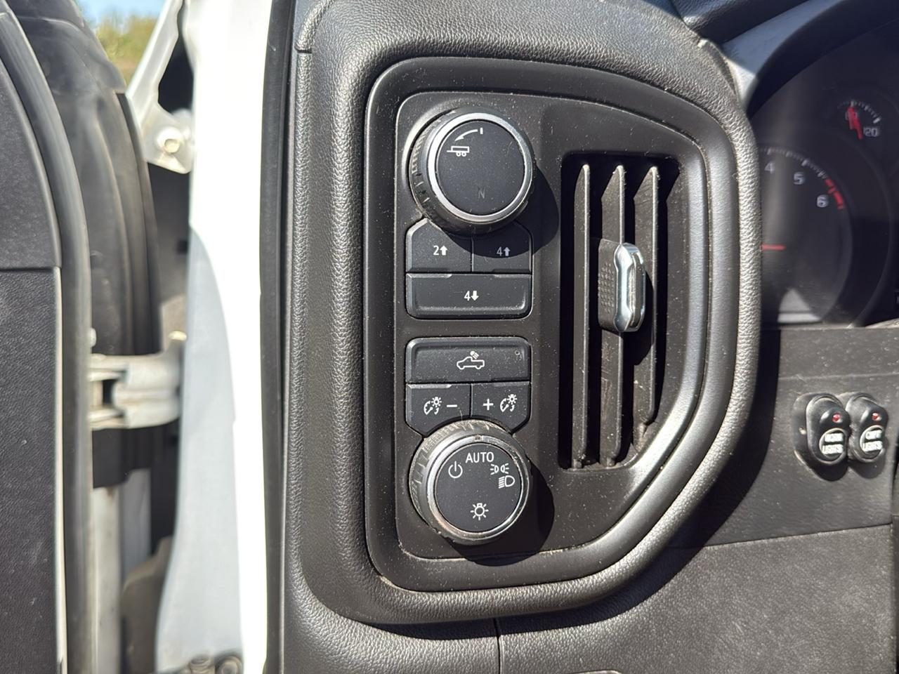 Chevrolet Silverado photo 15