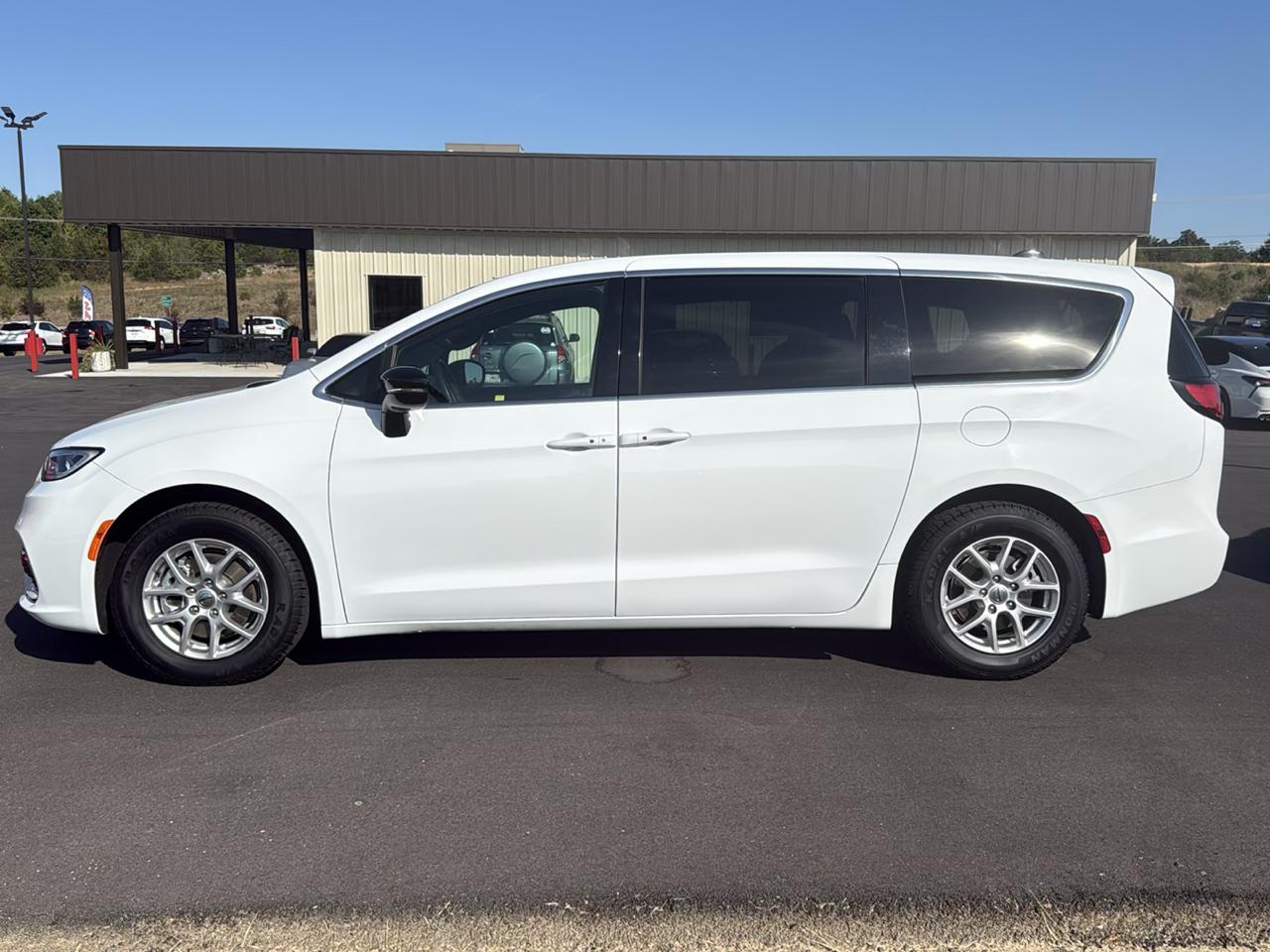 Chrysler Pacifica Select 4D Wagon 2025