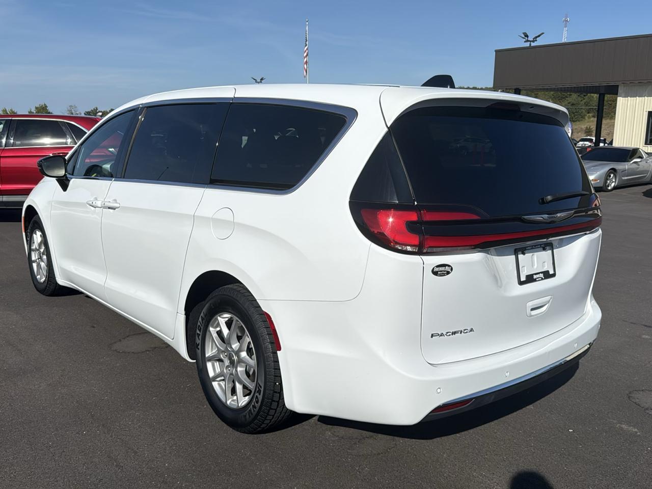 Chrysler Pacifica Select 4D Wagon 2025