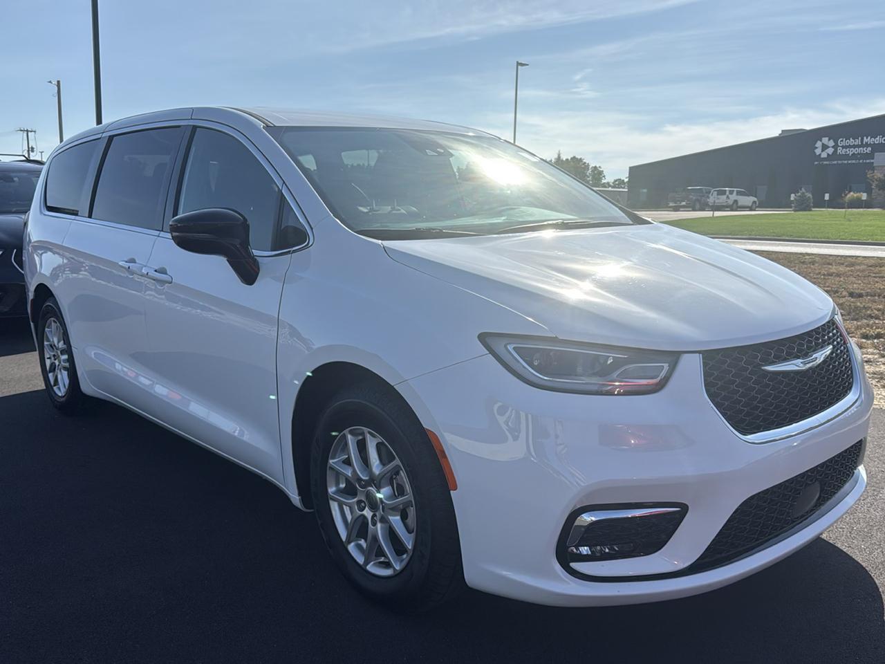 Chrysler Pacifica Select 4D Wagon 2025