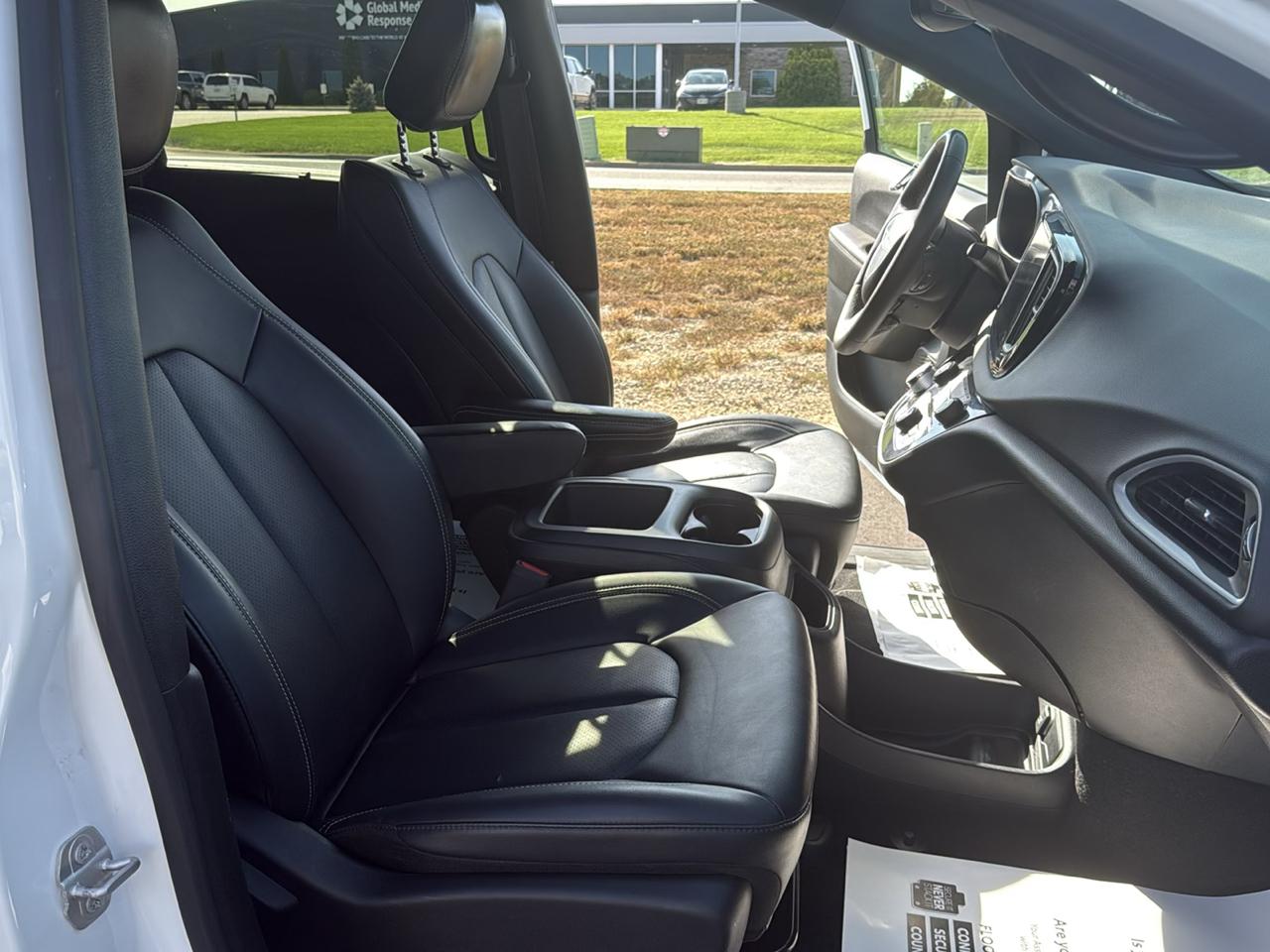 Chrysler Pacifica Select 4D Wagon 2025