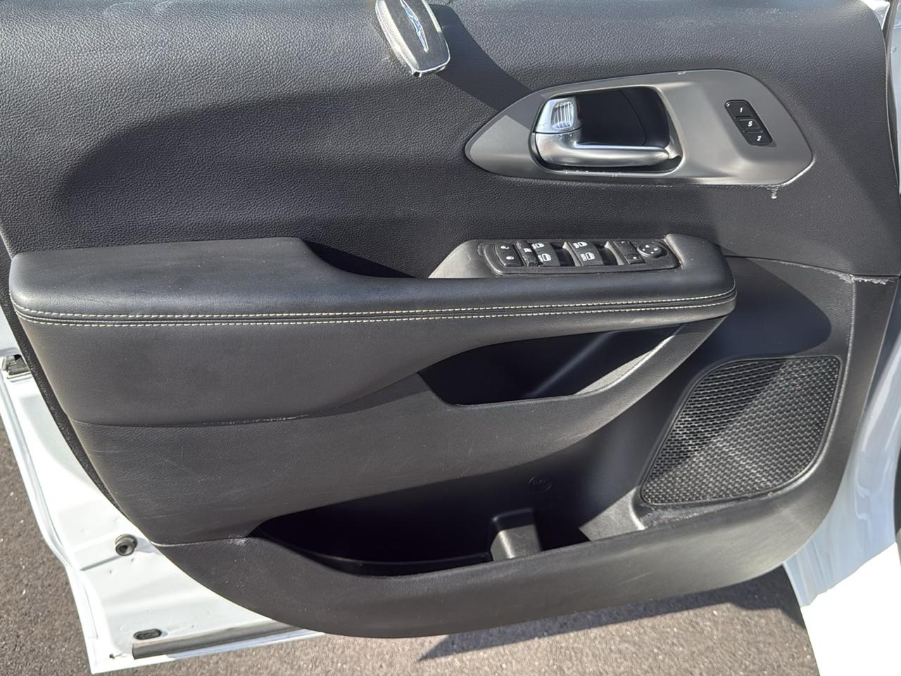 Chrysler Pacifica Select 4D Wagon 2025