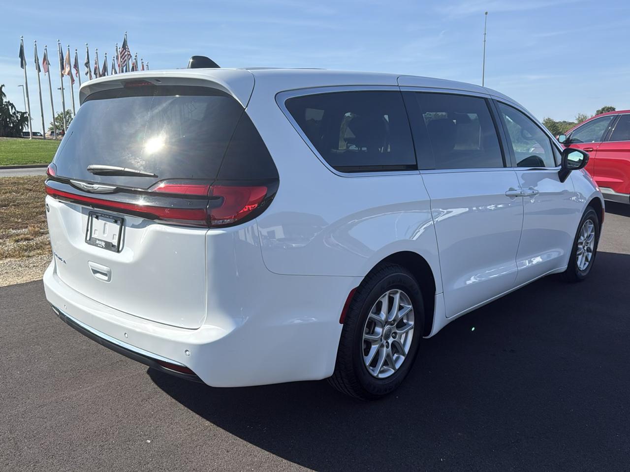 Chrysler Pacifica Select 4D Wagon 2025