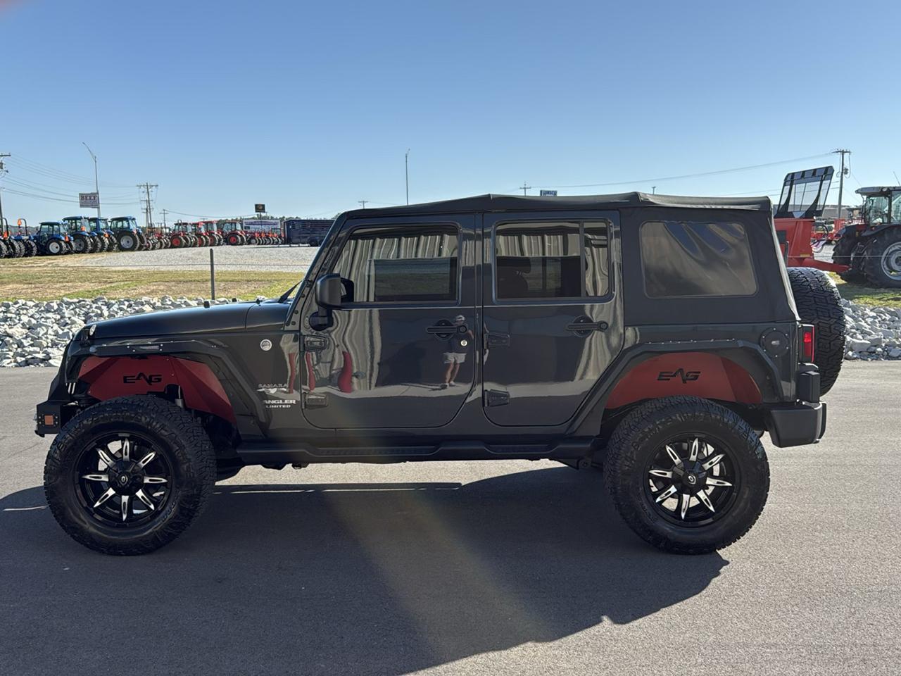Jeep Wrangler Unlimited Sahara 4D SUV 4WD 2017
