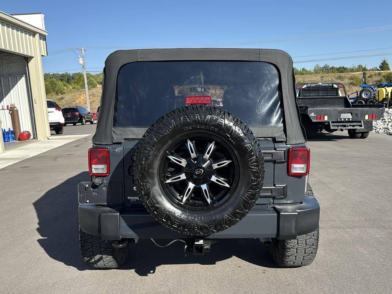 Jeep Wrangler Unlimited Sahara 4D SUV 4WD 2017