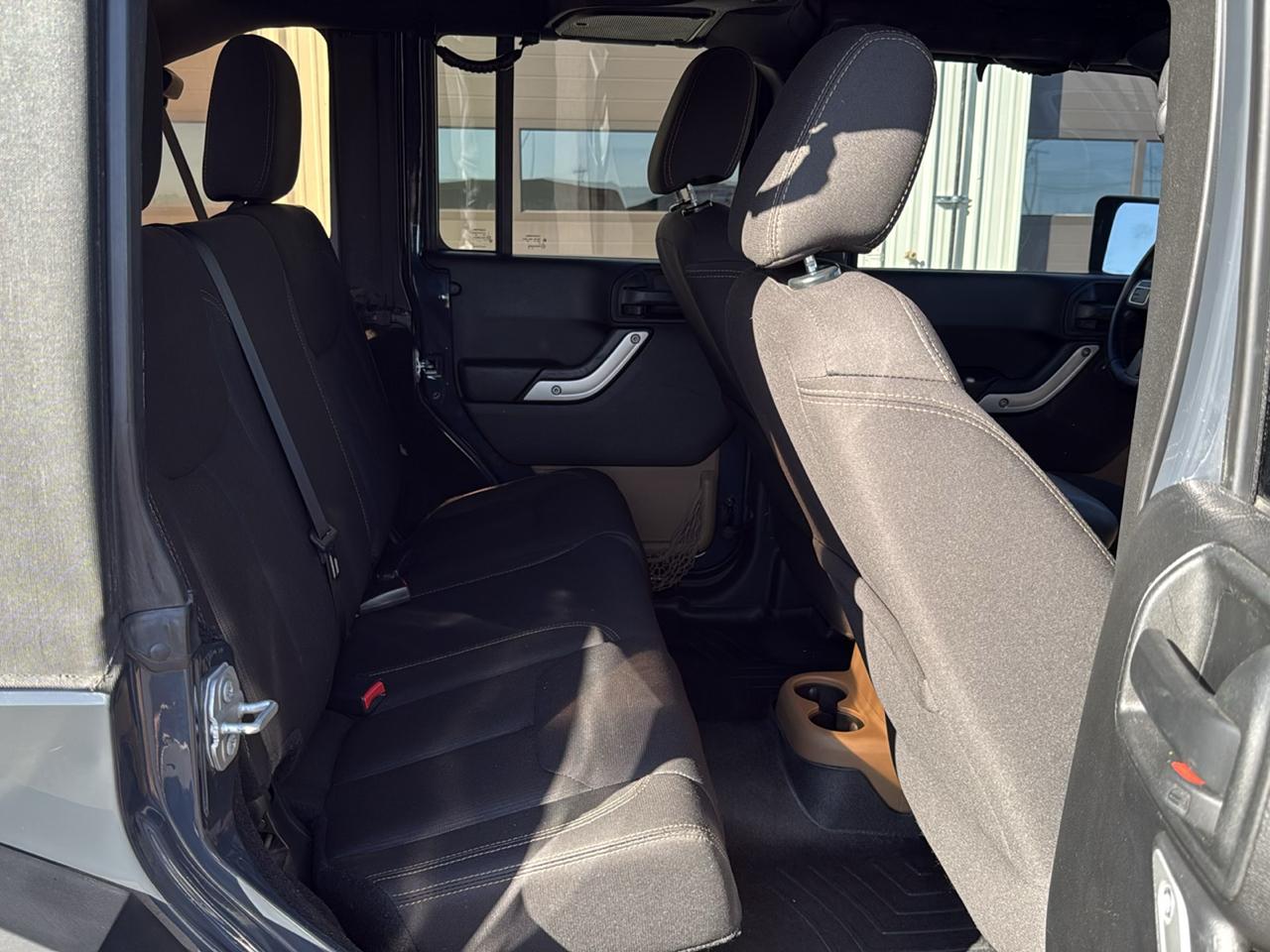 Jeep Wrangler Unlimited Sahara 4D SUV 4WD 2017