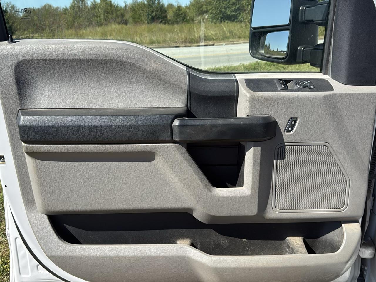 Ford F-250SD photo 11