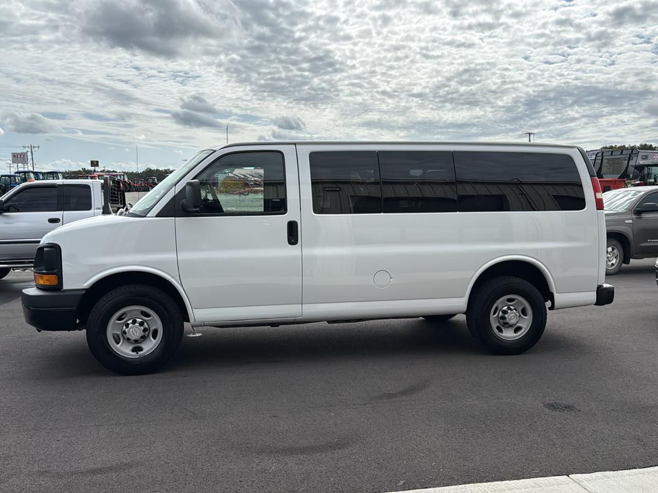 Chevrolet G2500 Vans Express Wagon 2015