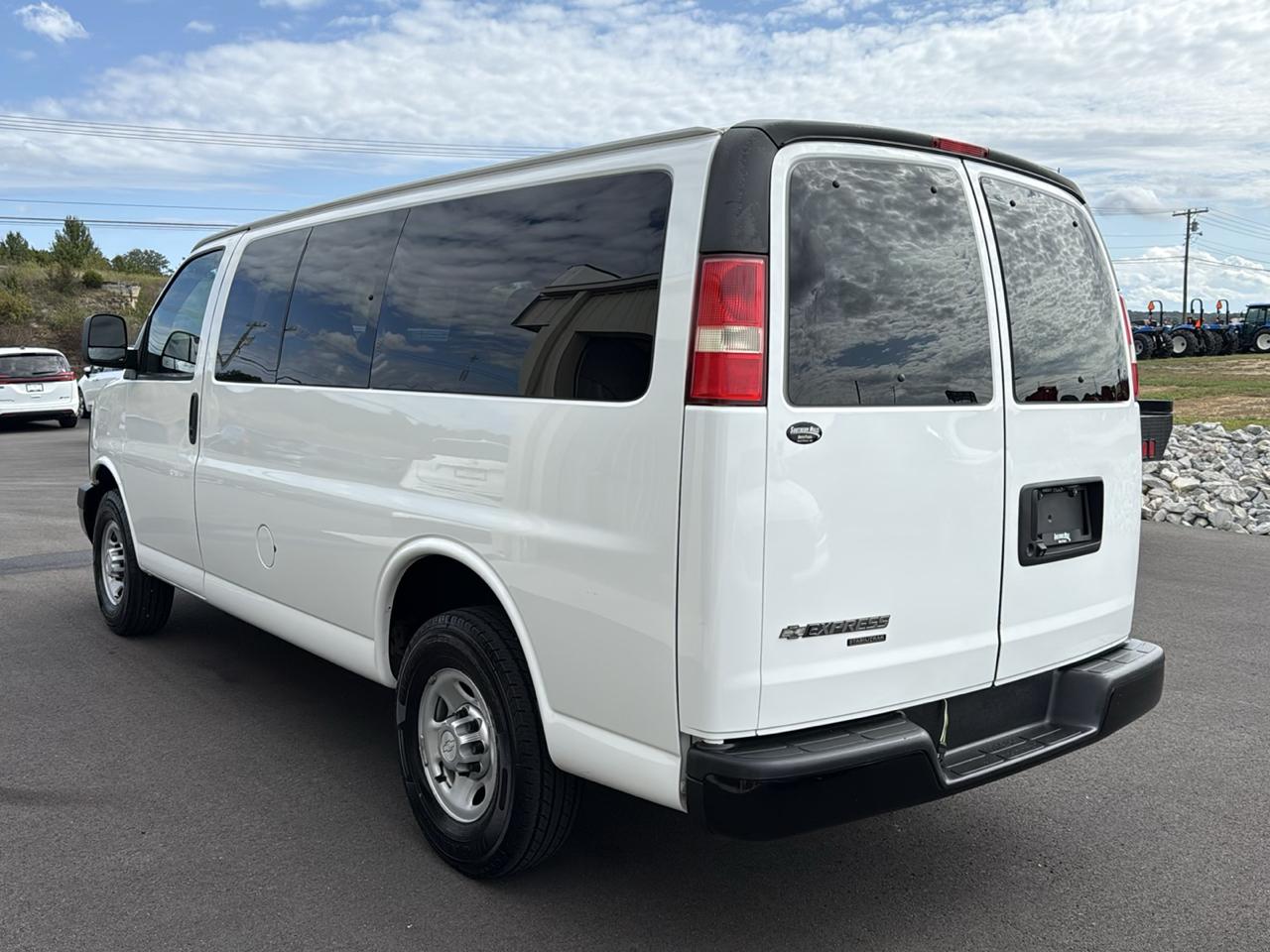 Chevrolet G2500 Vans Express Wagon 2015