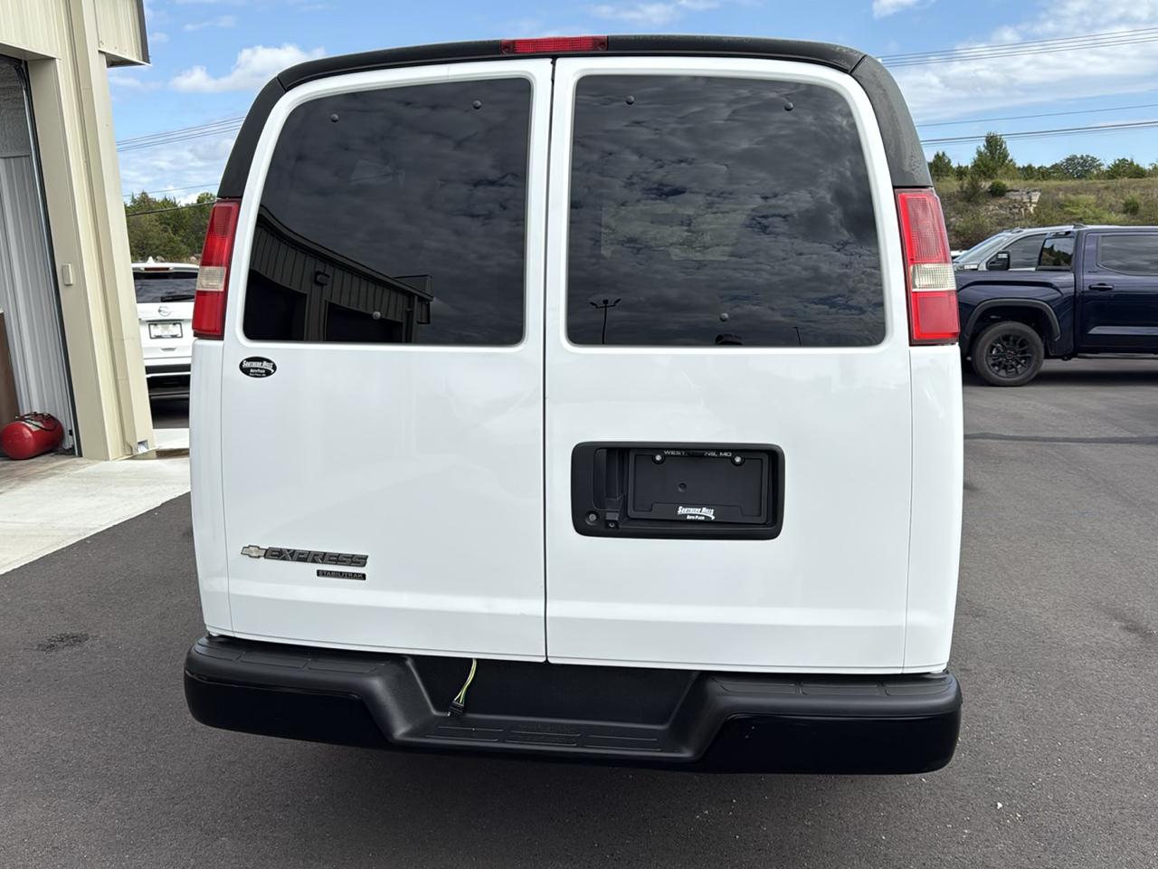 Chevrolet G2500 Vans Express Wagon 2015