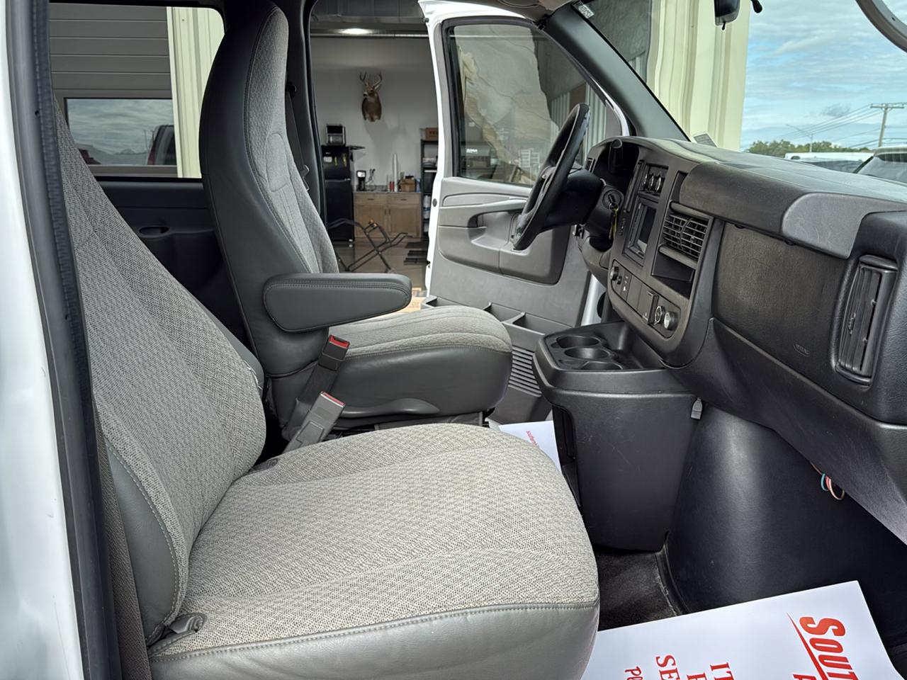 Chevrolet G2500 Vans Express Wagon 2015