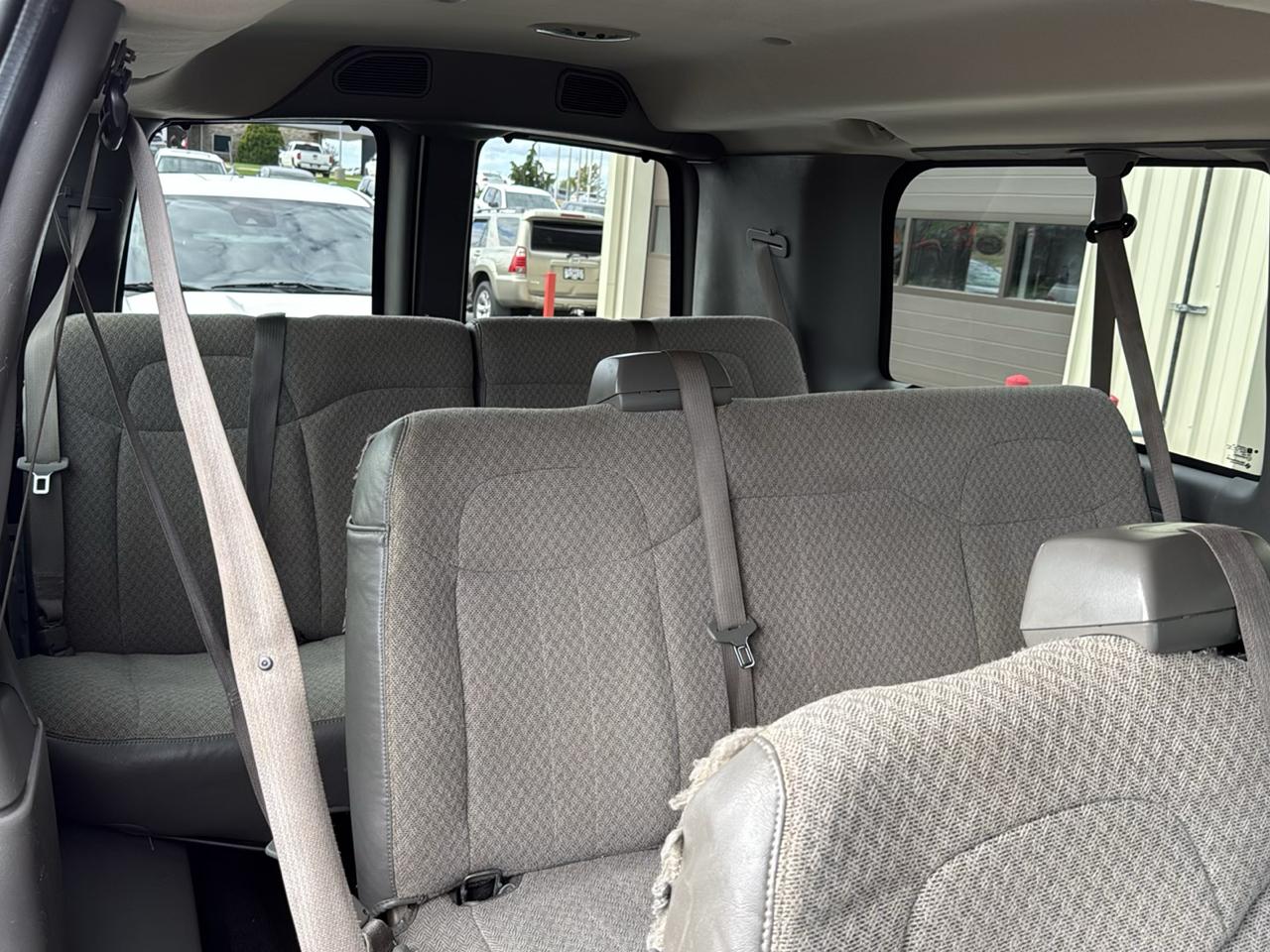 Chevrolet G2500 Vans Express Wagon 2015