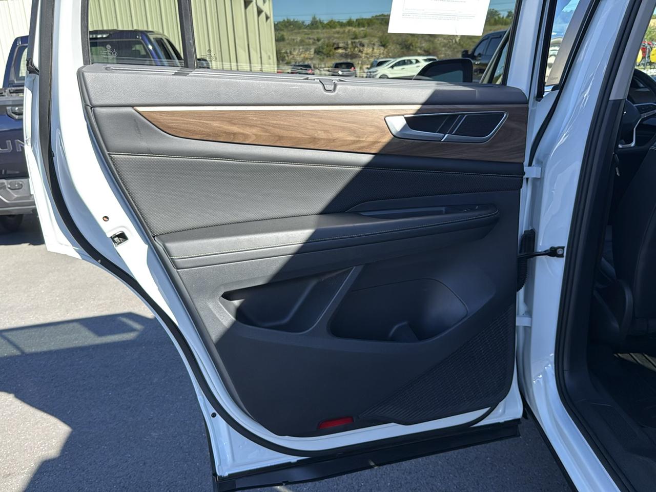 Volkswagen Atlas SE w/ Tech 4D SUV 4Motion 2024