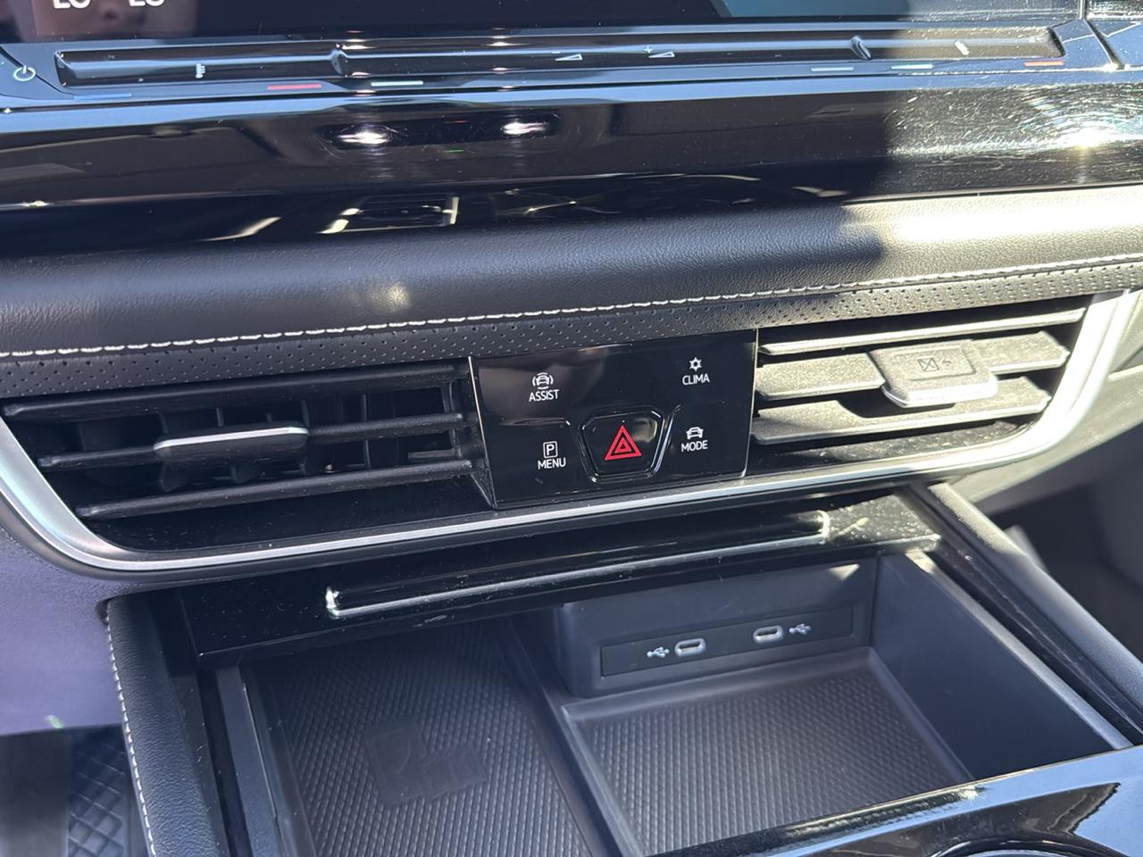 Volkswagen Atlas SE w/ Tech 4D SUV 4Motion 2024