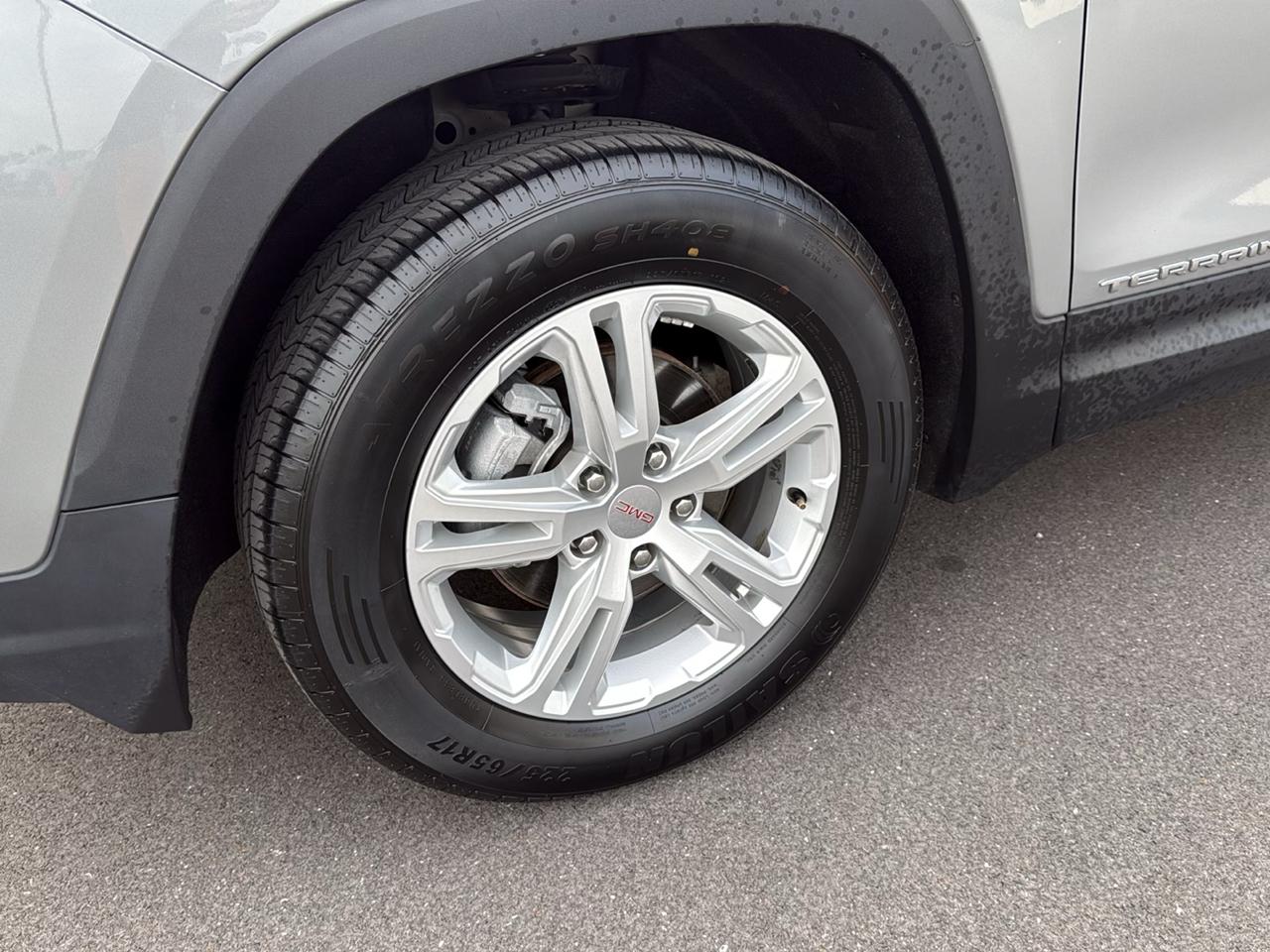 GMC Terrain photo 9