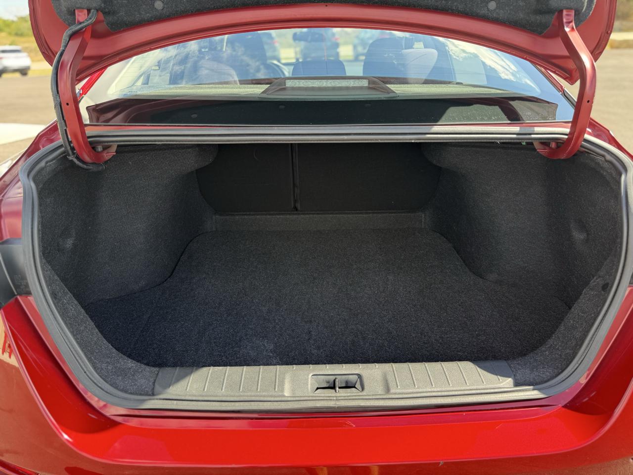 Nissan Sentra SV 4D Sedan 2022