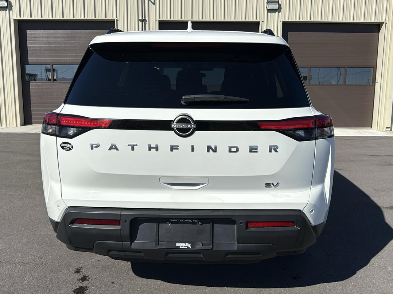 Nissan Pathfinder photo 4