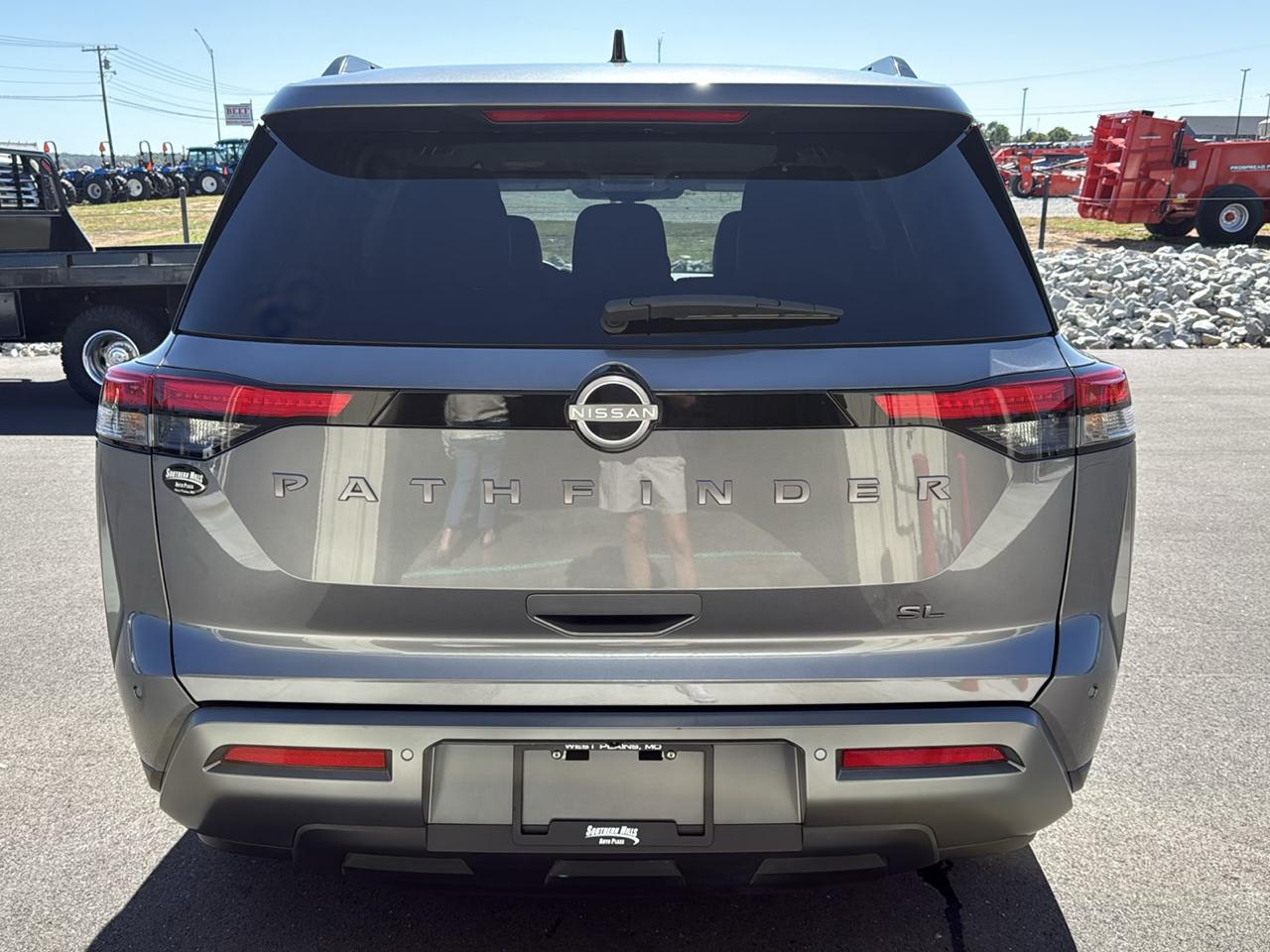 Nissan Pathfinder photo 4