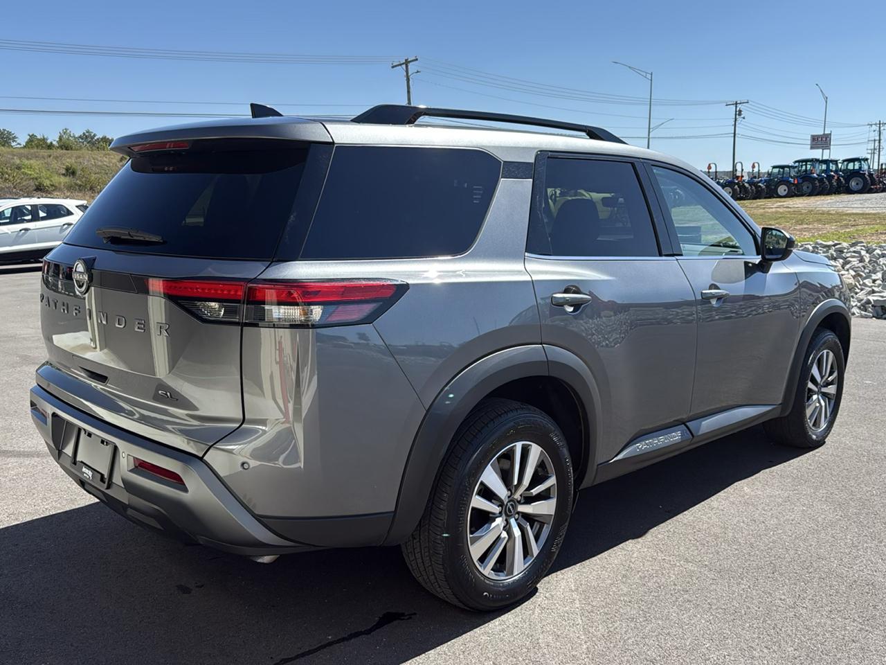 Nissan Pathfinder photo 5