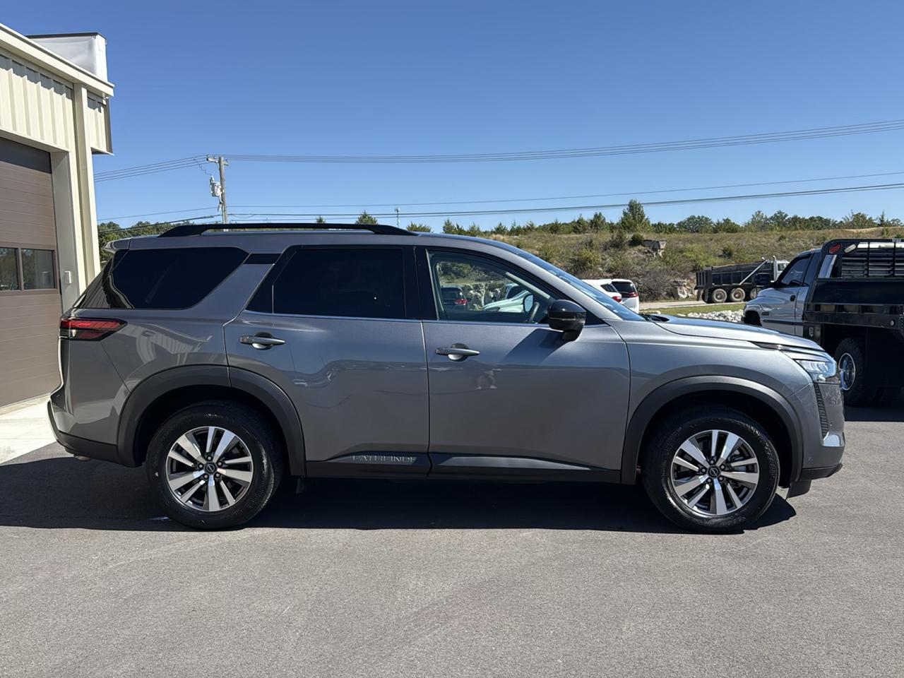 Nissan Pathfinder photo 6