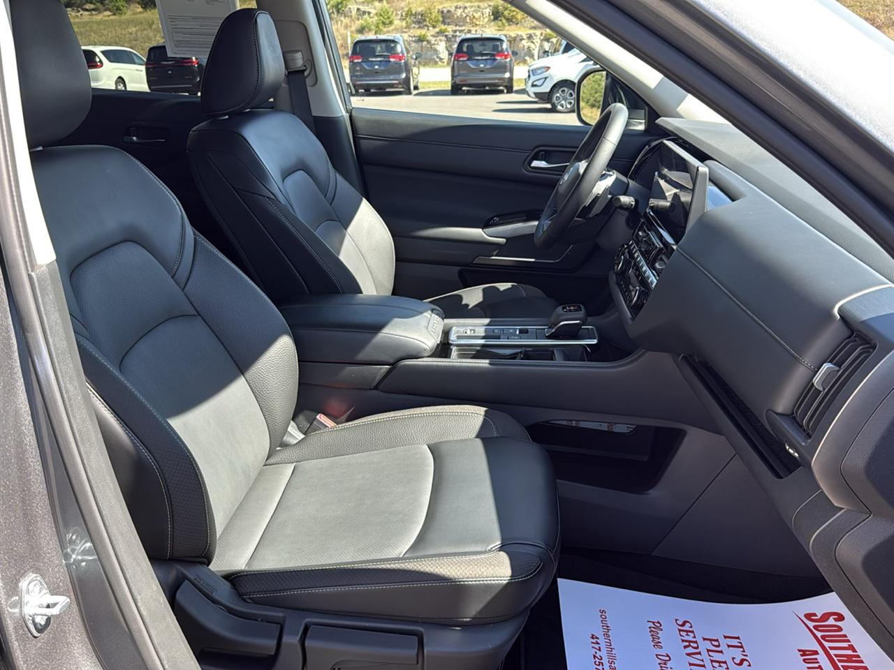Nissan Pathfinder photo 11