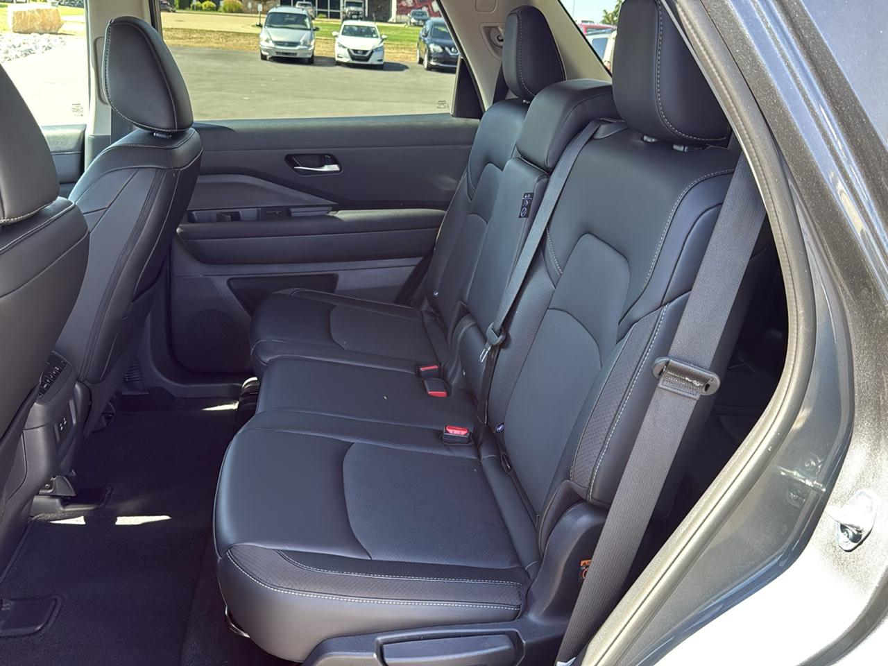 Nissan Pathfinder photo 14